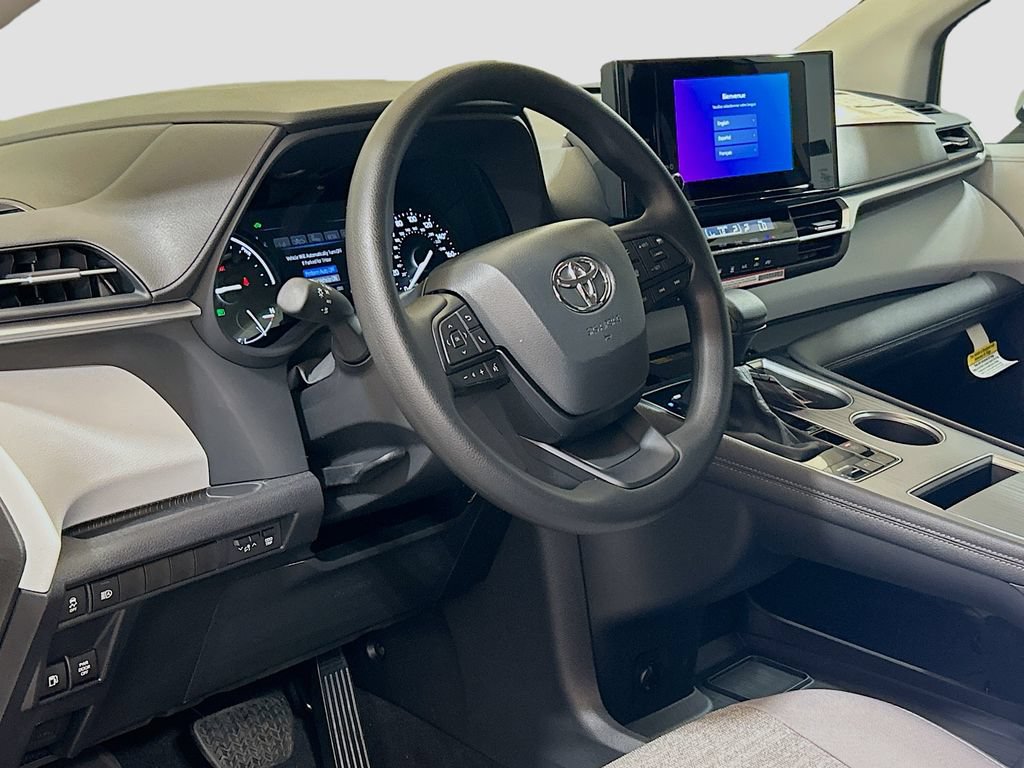 New 2026 Toyota Sienna LE FWD image 10