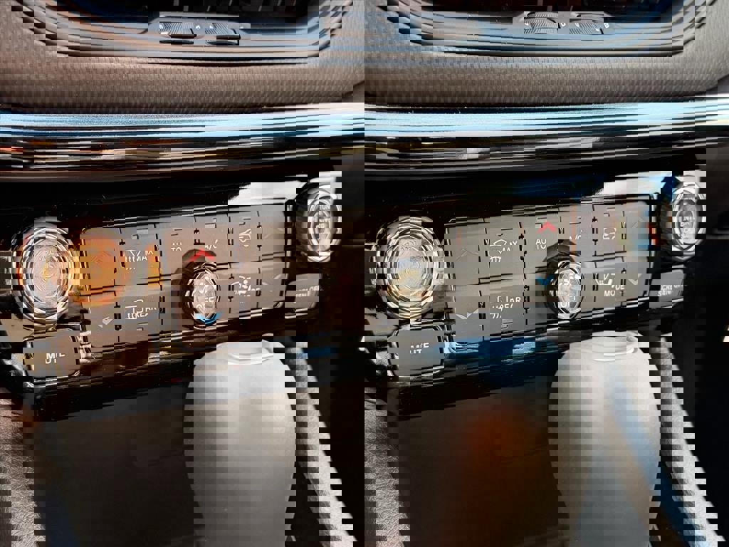 New 2026 Jeep Compass Limited image 17