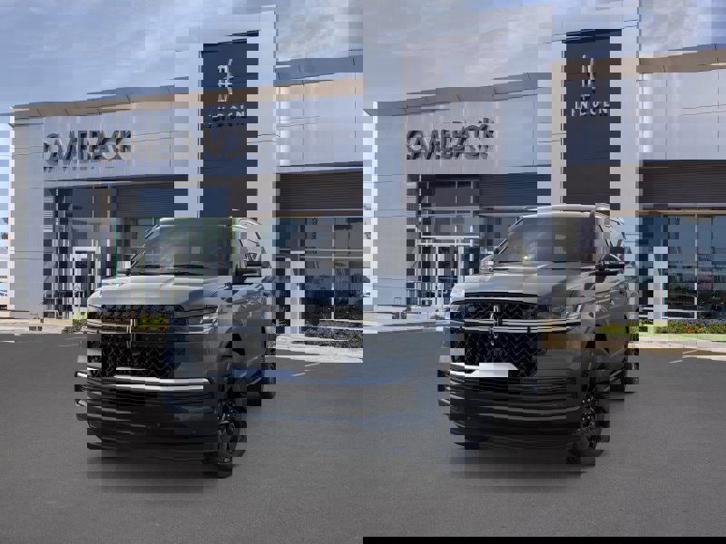 New 2026 Lincoln Navigator Reserve w/ Jet Appearance Package image 2