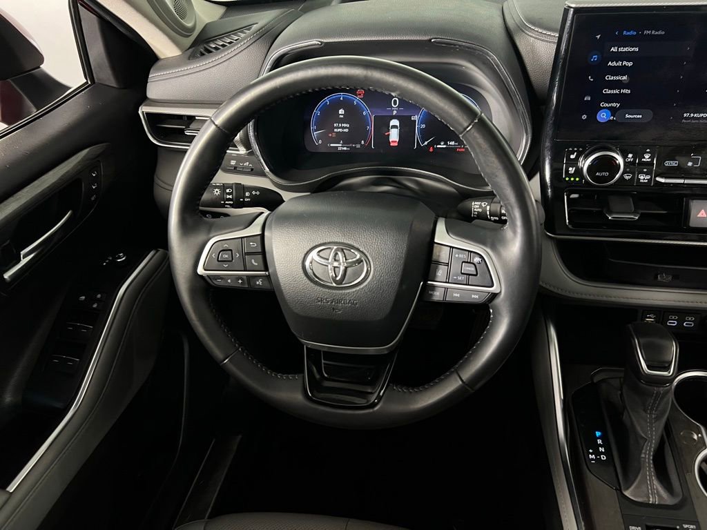 Used 2024 Toyota Highlander Platinum image 34