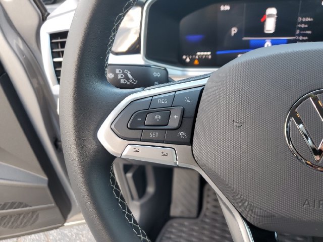 Certified 2025 Volkswagen Taos SE w/ Black Wheel Package FWD image 32