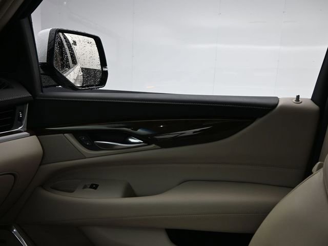 Used 2019 Cadillac Escalade Luxury image 18