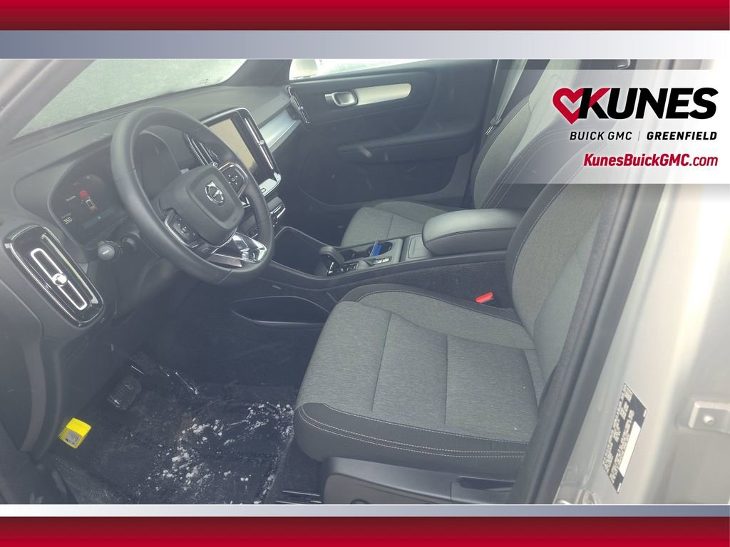 Used 2024 Volvo XC40 B5 Core image 14