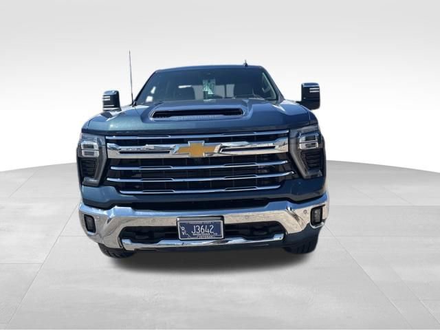 Used 2024 Chevrolet Silverado 2500 LTZ w/ LTZ Plus Package AWD/4WD image 4