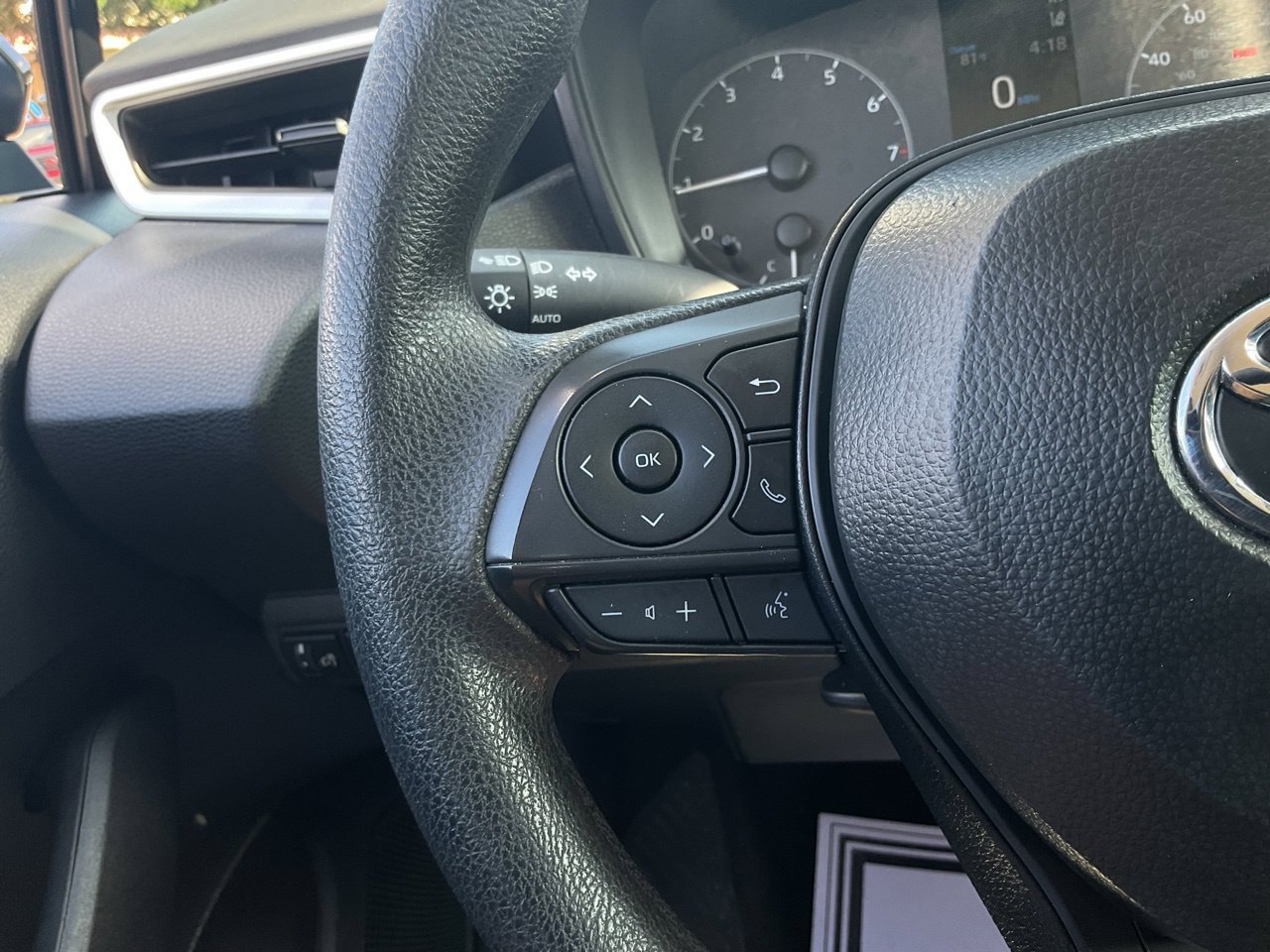 Used 2025 Toyota Corolla LE FWD image 30