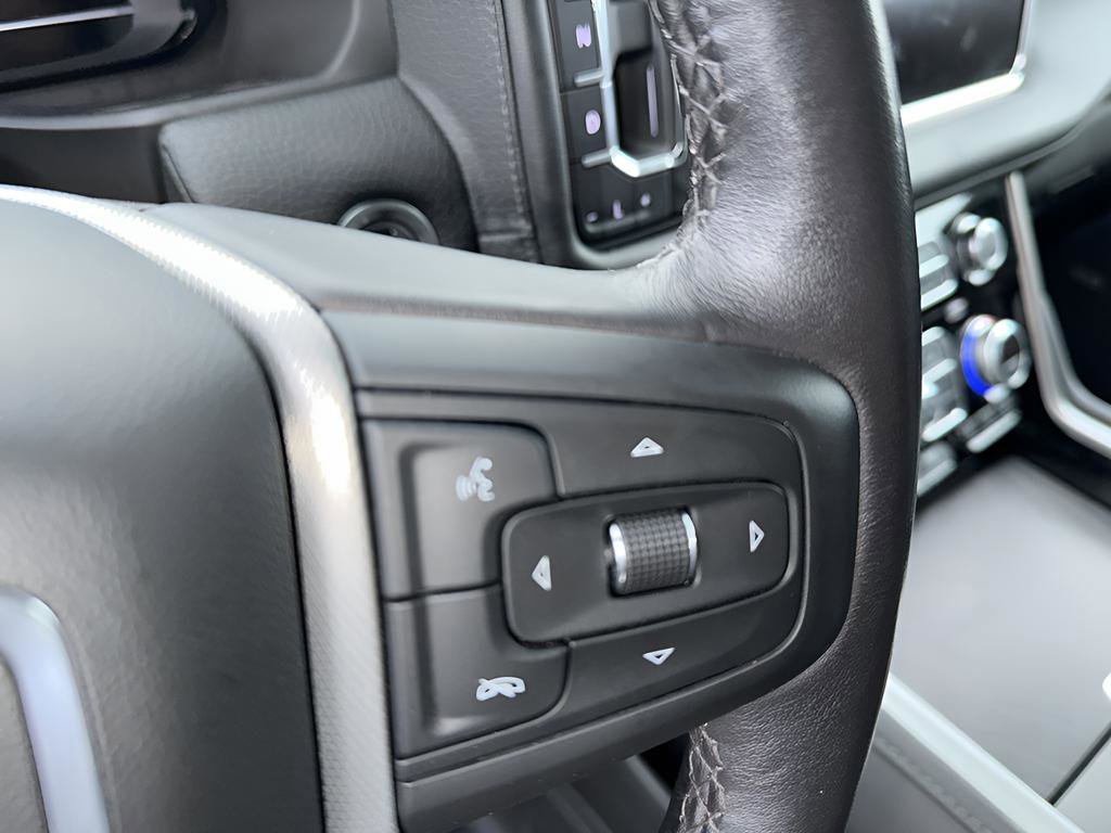 Used 2022 GMC Yukon XL Denali image 16