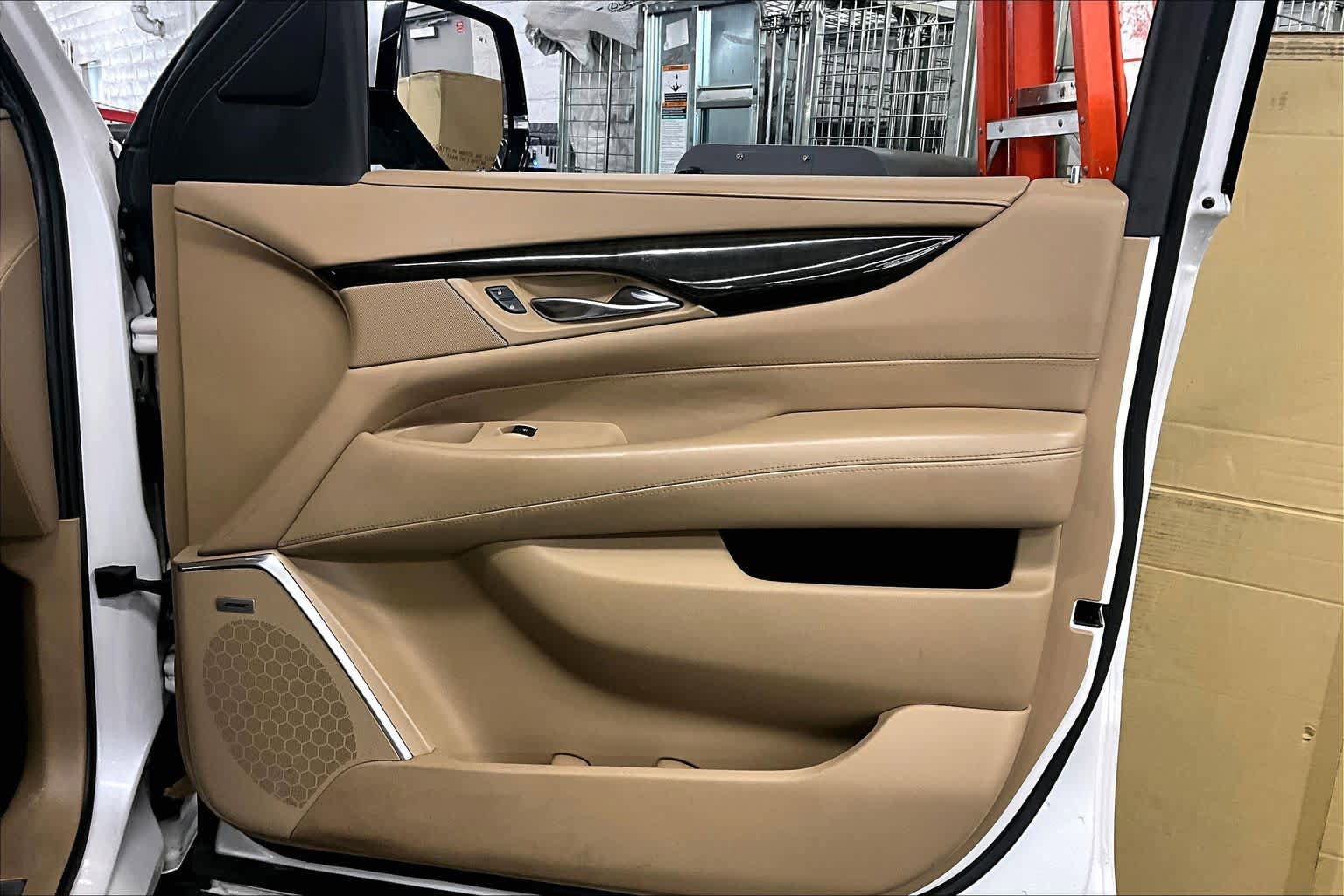 Used 2019 Cadillac Escalade Platinum image 22