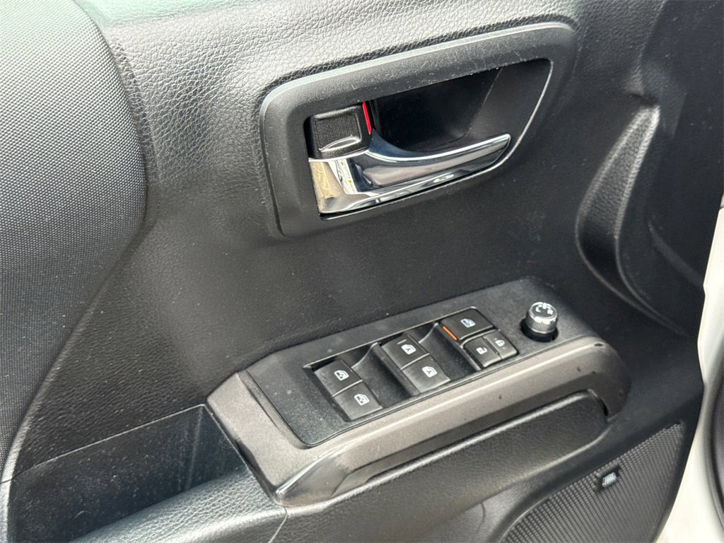 Used 2017 Toyota Tacoma TRD Off-Road image 27