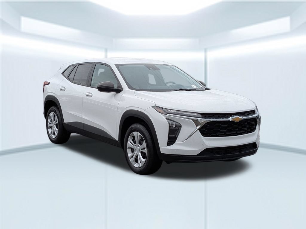 Used 2025 Chevrolet Trax LS FWD image 8