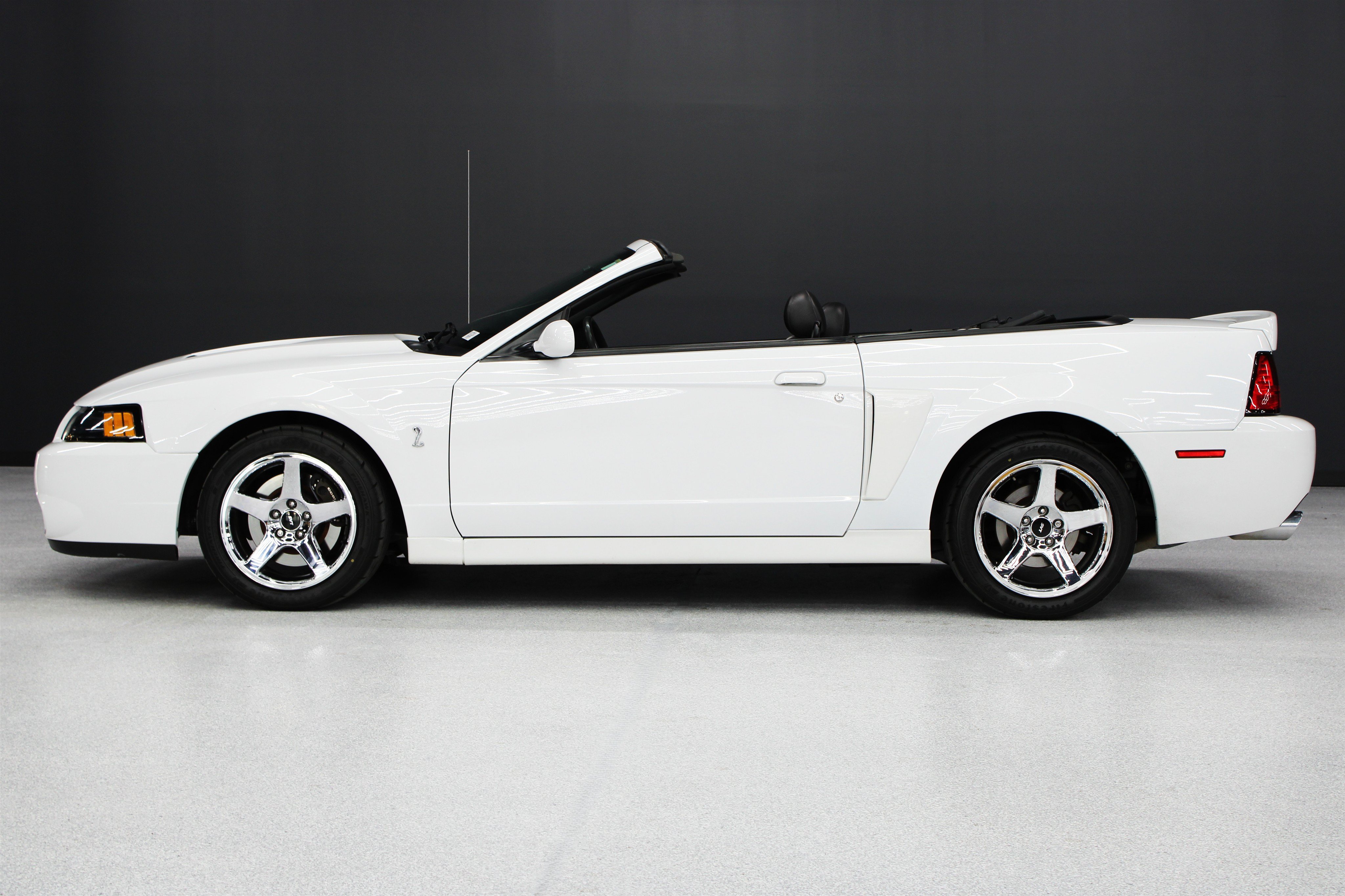 Used 2004 Ford Mustang Cobra RWD image 26