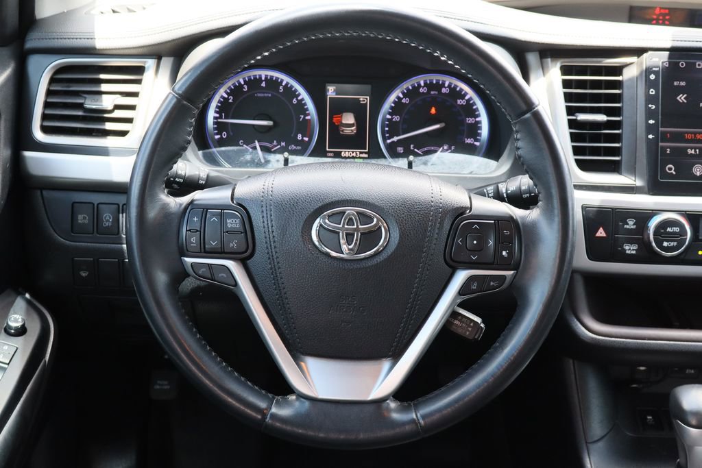 Used 2019 Toyota Highlander XLE FWD image 13