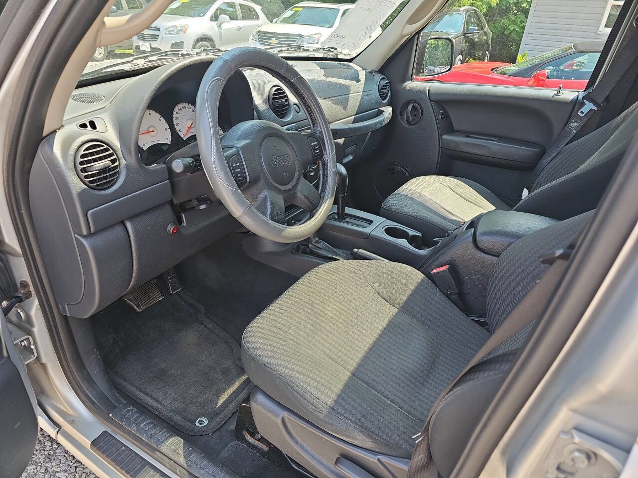 Used 2004 Jeep Liberty Sport w/ PWR Convenience Group image 9