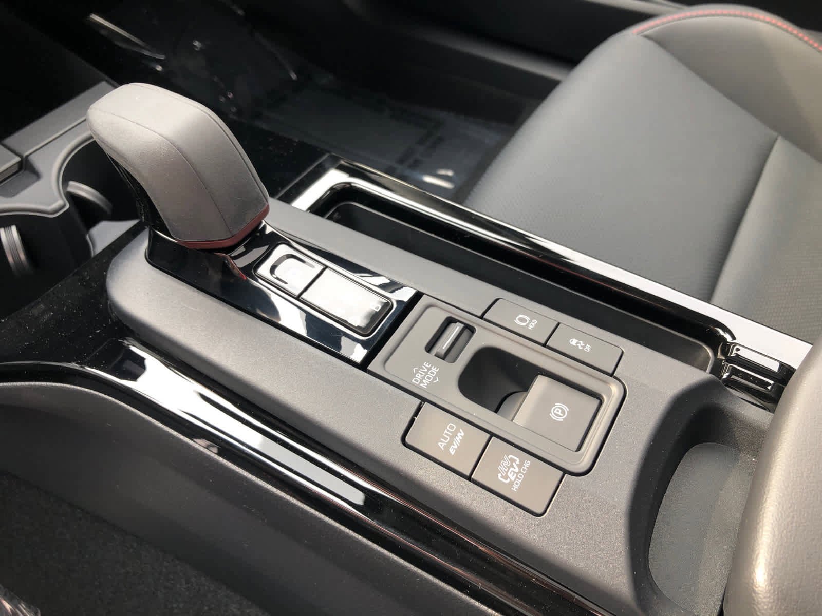 New 2025 Toyota Prius Plug-In Hybrid FWD image 11