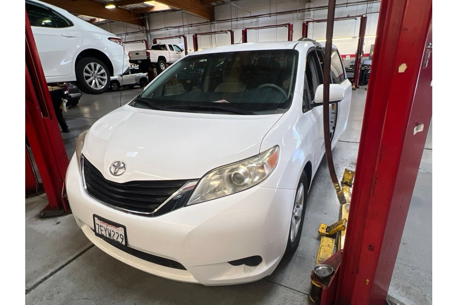 Used 2013 Toyota Sienna LE FWD image 2
