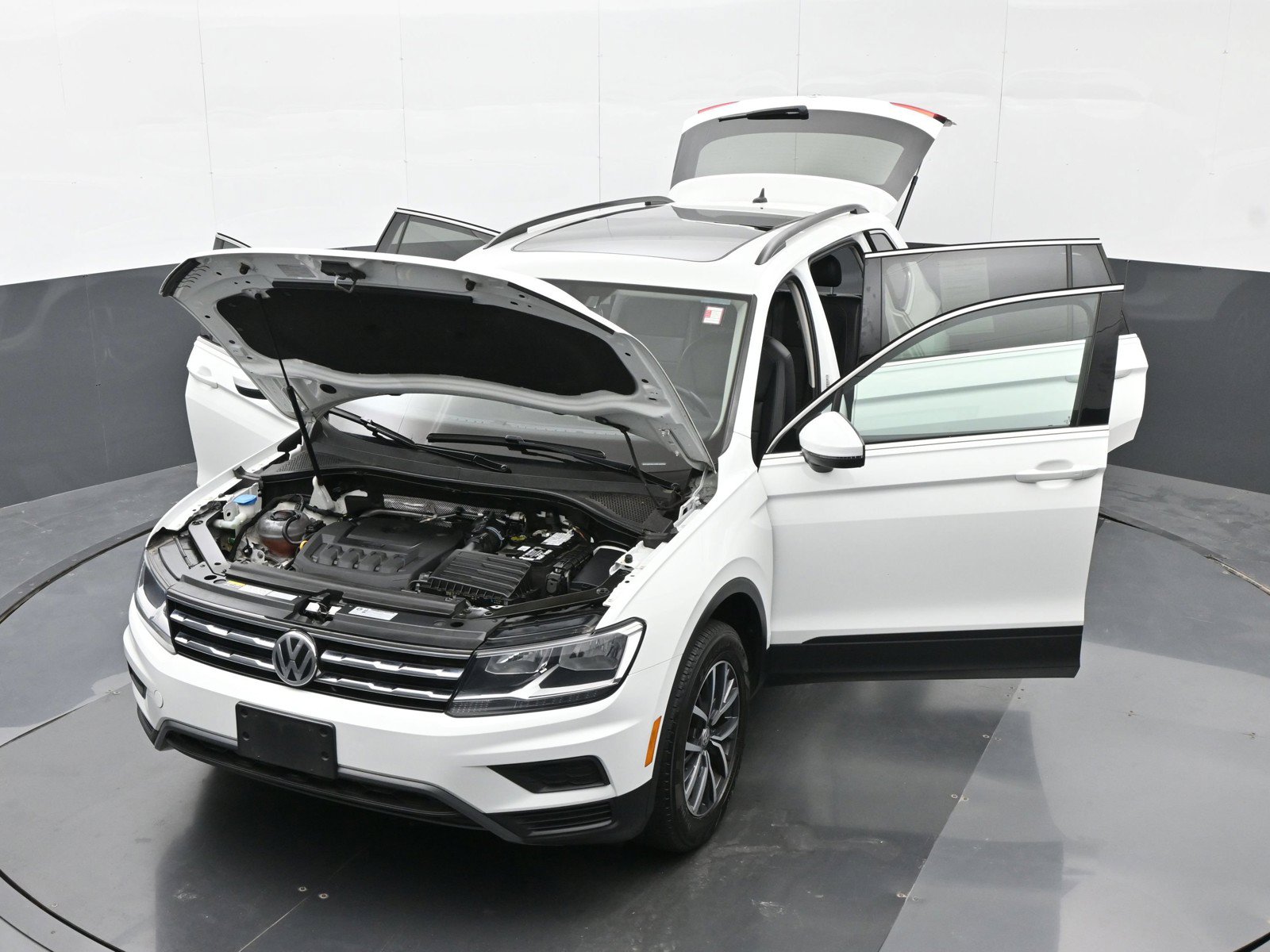 Used 2019 Volkswagen Tiguan SE w/ Panoramic Sunroof Package AWD/4WD image 46