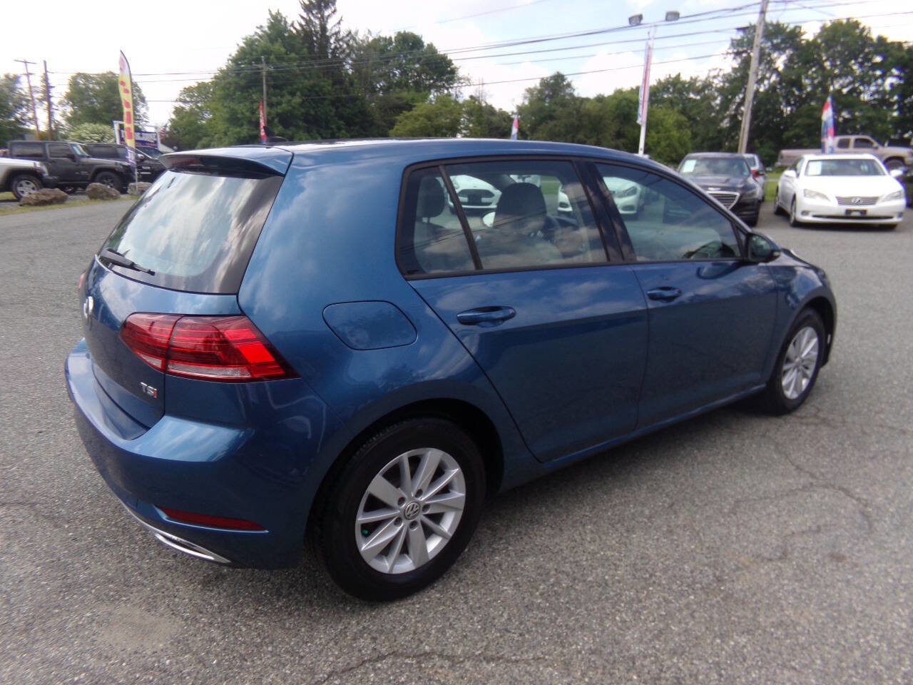 Used 2018 Volkswagen Golf S image 5