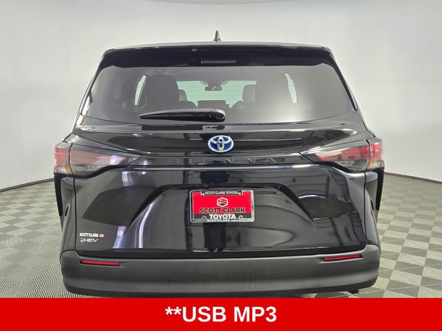 Used 2025 Toyota Sienna LE image 7