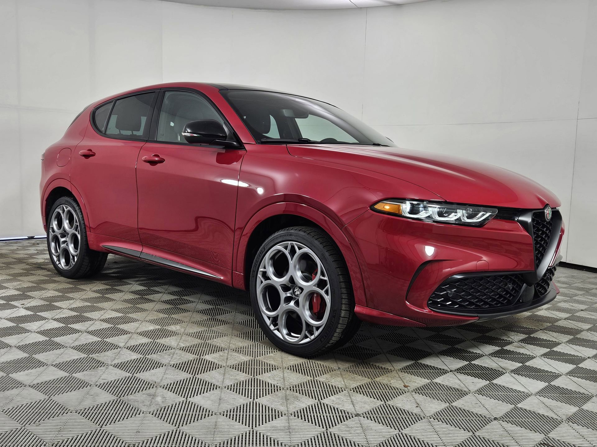 Used 2025 Alfa Romeo Tonale Tributo Italiano AWD/4WD image 1