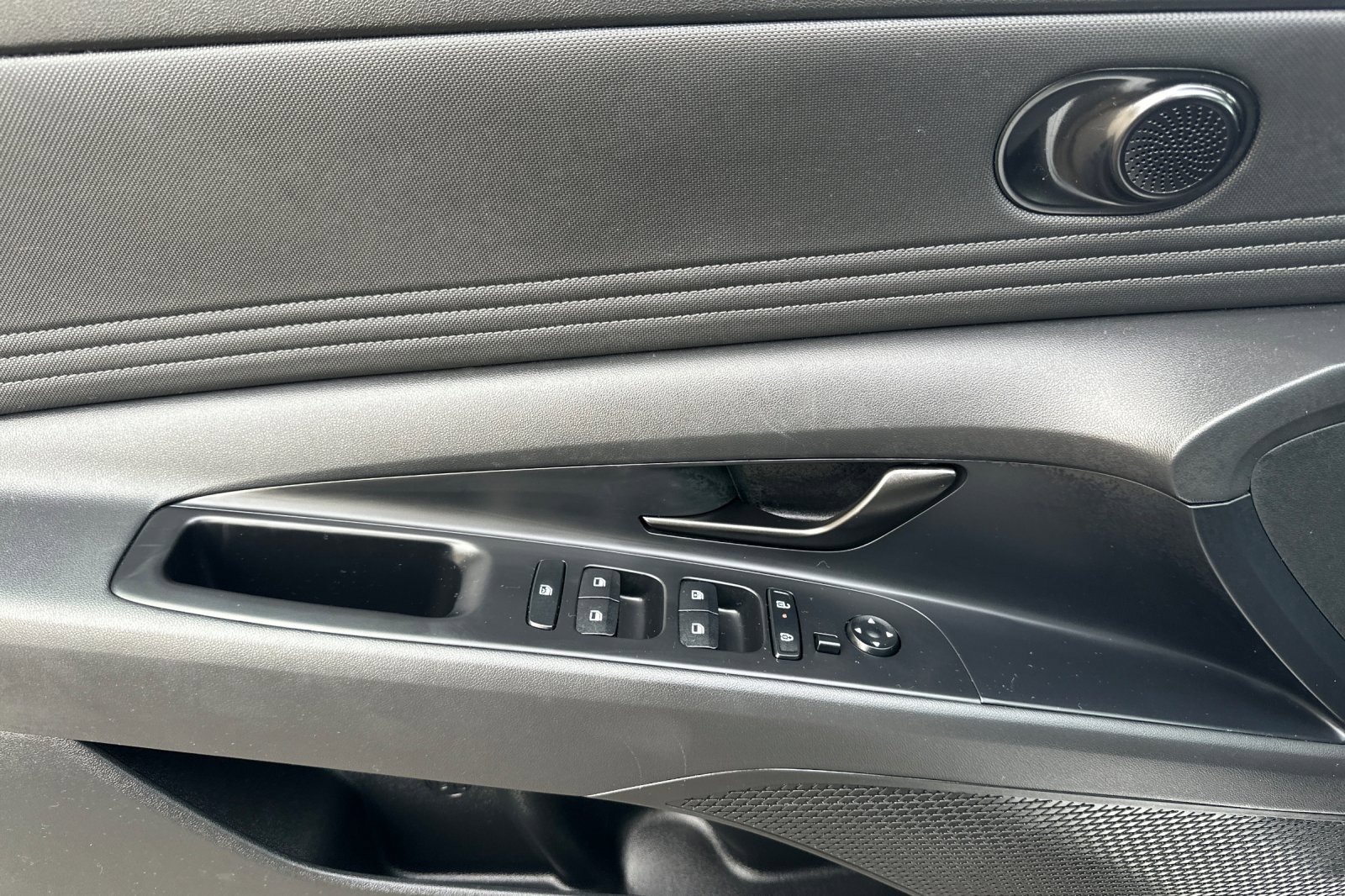 Certified 2025 Hyundai Elantra SEL image 11