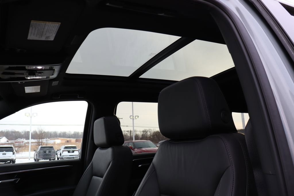 Used 2025 Chevrolet Suburban Z71 w/ Z71 Off-Road Package image 33