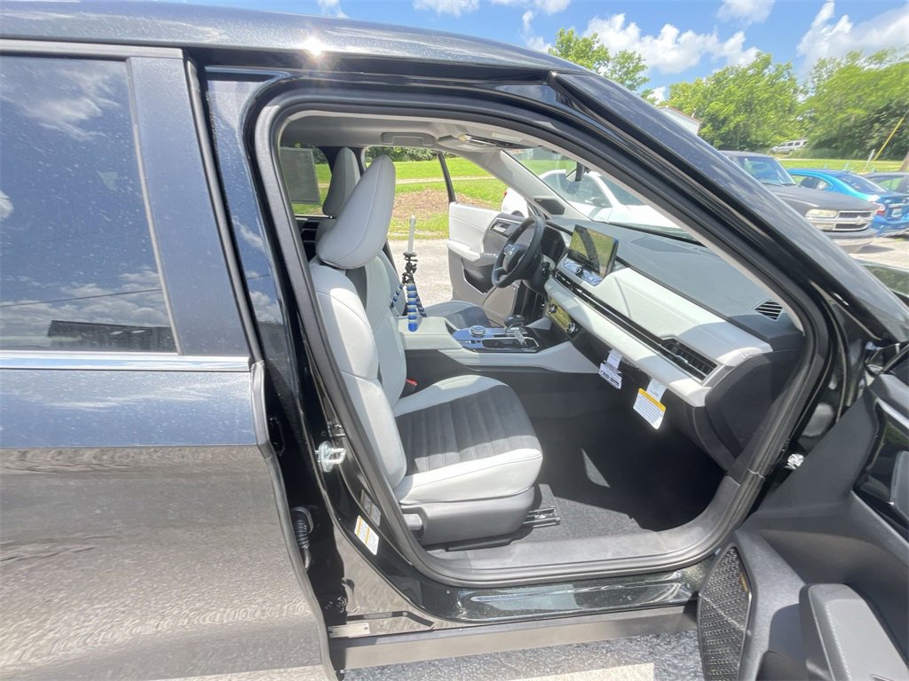 New 2025 Mitsubishi Outlander SE image 25