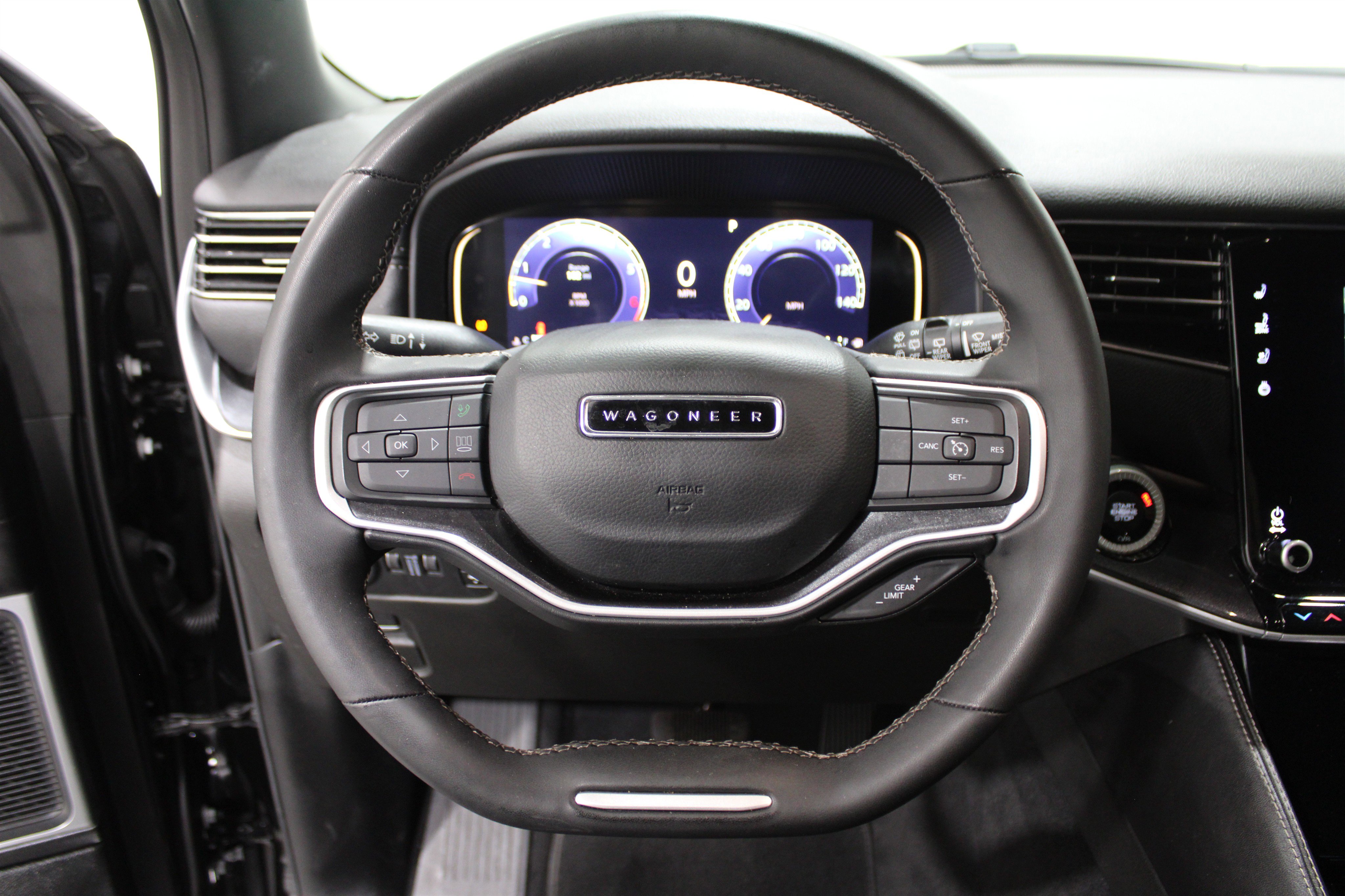 Used 2023 Jeep Wagoneer 4WD w/ Premium Group I image 11