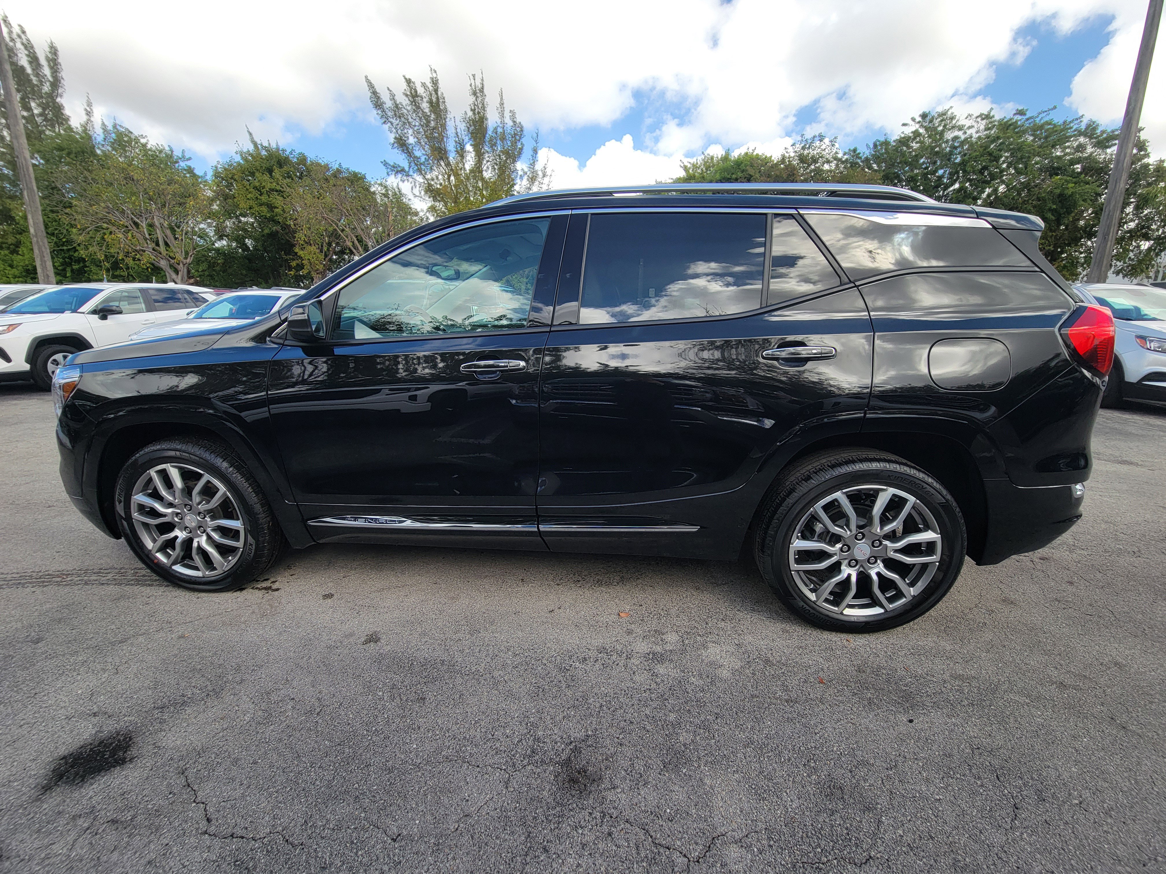 Used 2023 GMC Terrain Denali image 8