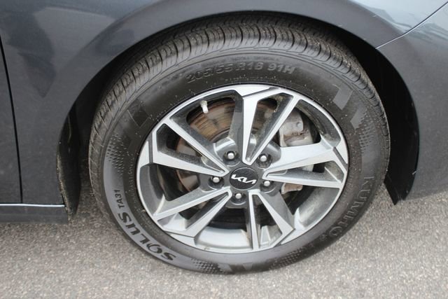 Used 2024 Kia Forte LXS w/ LXS Technology Package FWD image 32