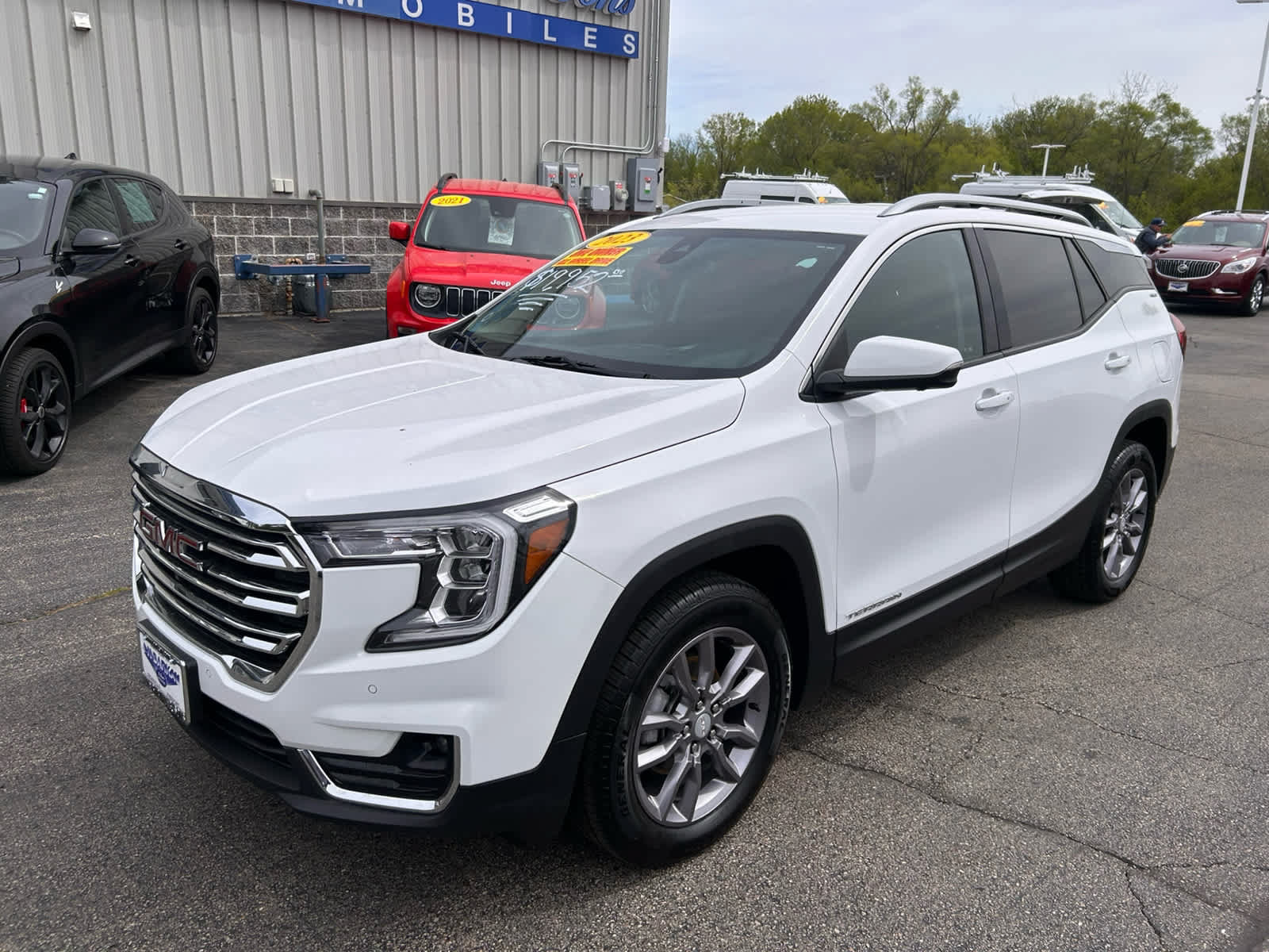 Used 2023 GMC Terrain SLT w/ Tech Package AWD/4WD image 8