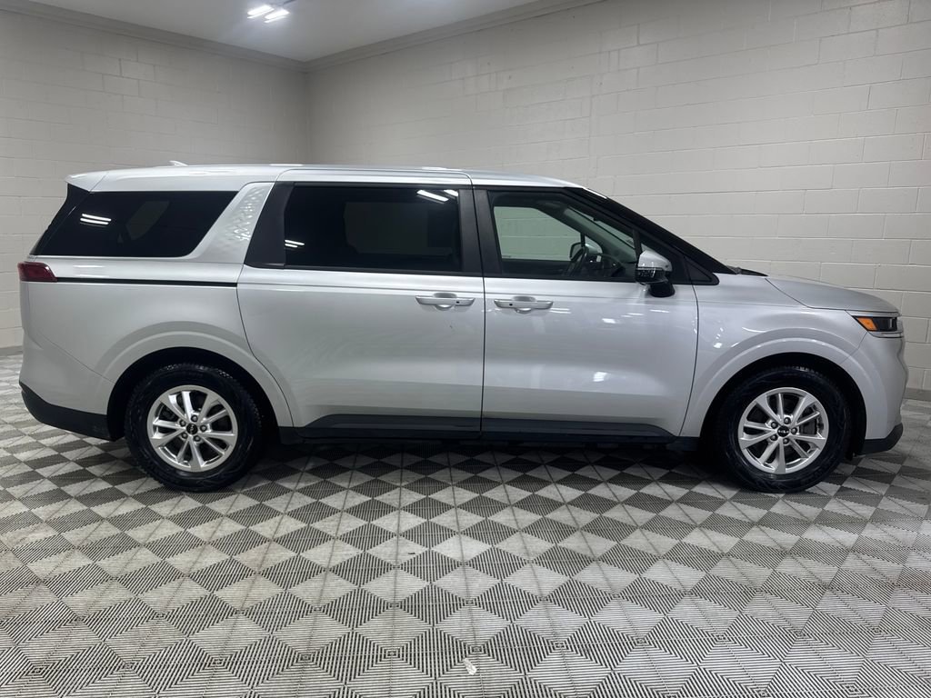 Used 2022 Kia Carnival LX FWD image 12