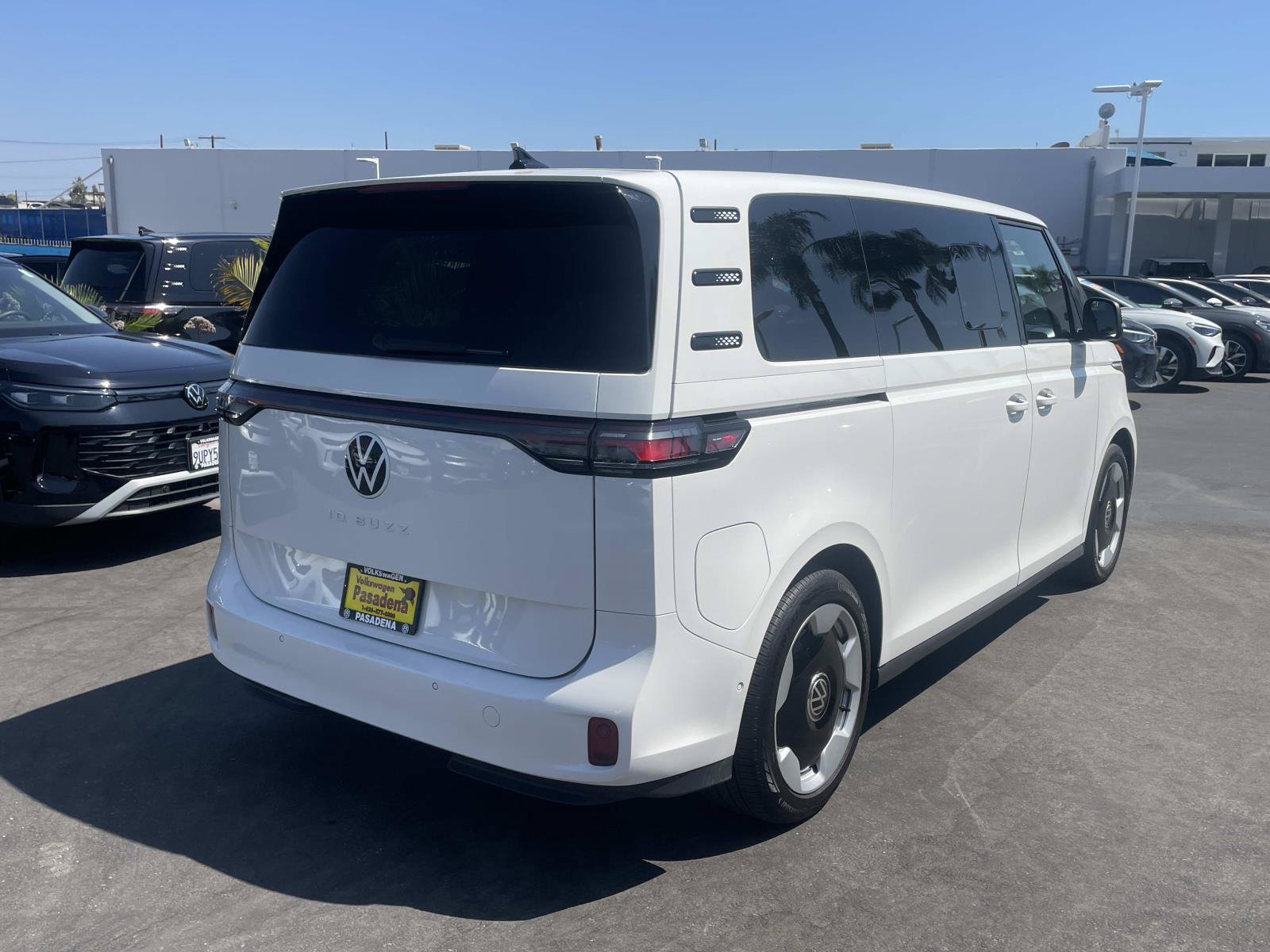 Certified 2025 Volkswagen ID. Buzz Pro S RWD image 3
