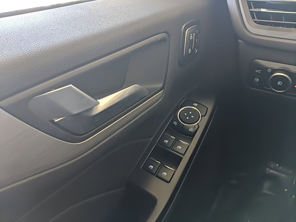 Used 2025 Ford Escape Platinum image 27
