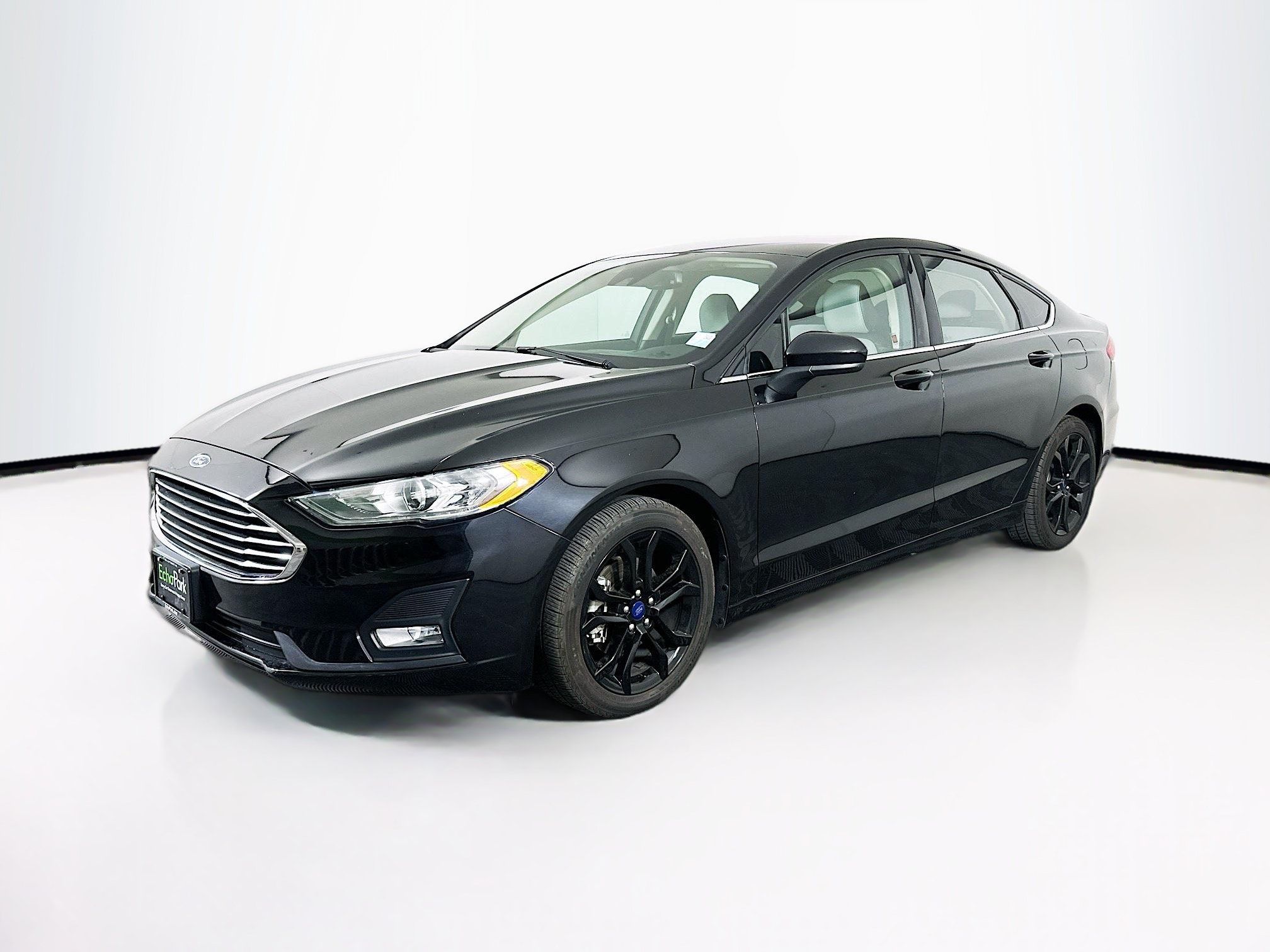 Used 2020 Ford Fusion SE w/ Equipment Group 151A FWD image 3
