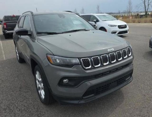 Used 2023 Jeep Compass Latitude AWD/4WD image 8