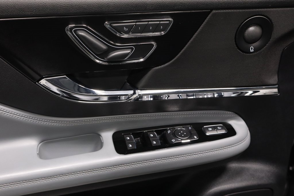 Used 2021 Lincoln Corsair Reserve w/ Equipment Group 201A image 23