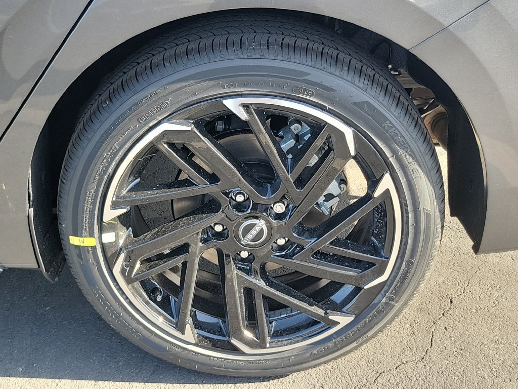 New 2027 Nissan Sentra SR w/ Floor Mat Package FWD image 17
