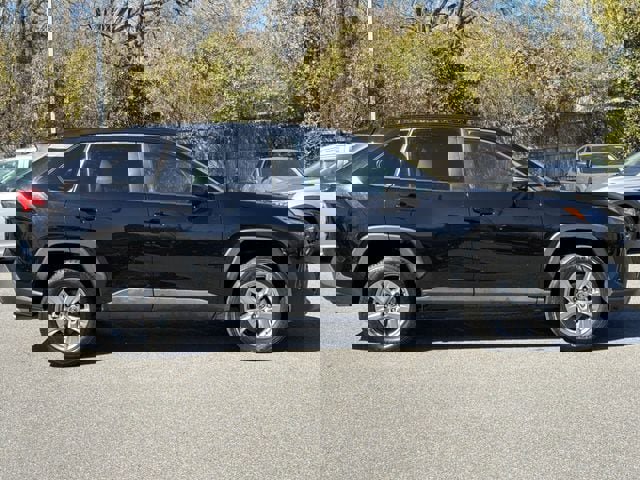 Used 2024 Toyota RAV4 XLE image 2