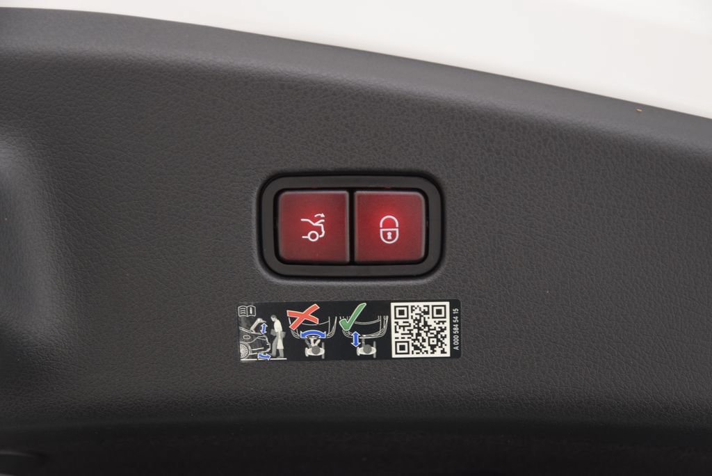 Certified 2024 Mercedes-Benz CLE 300 4MATIC Coupe image 31