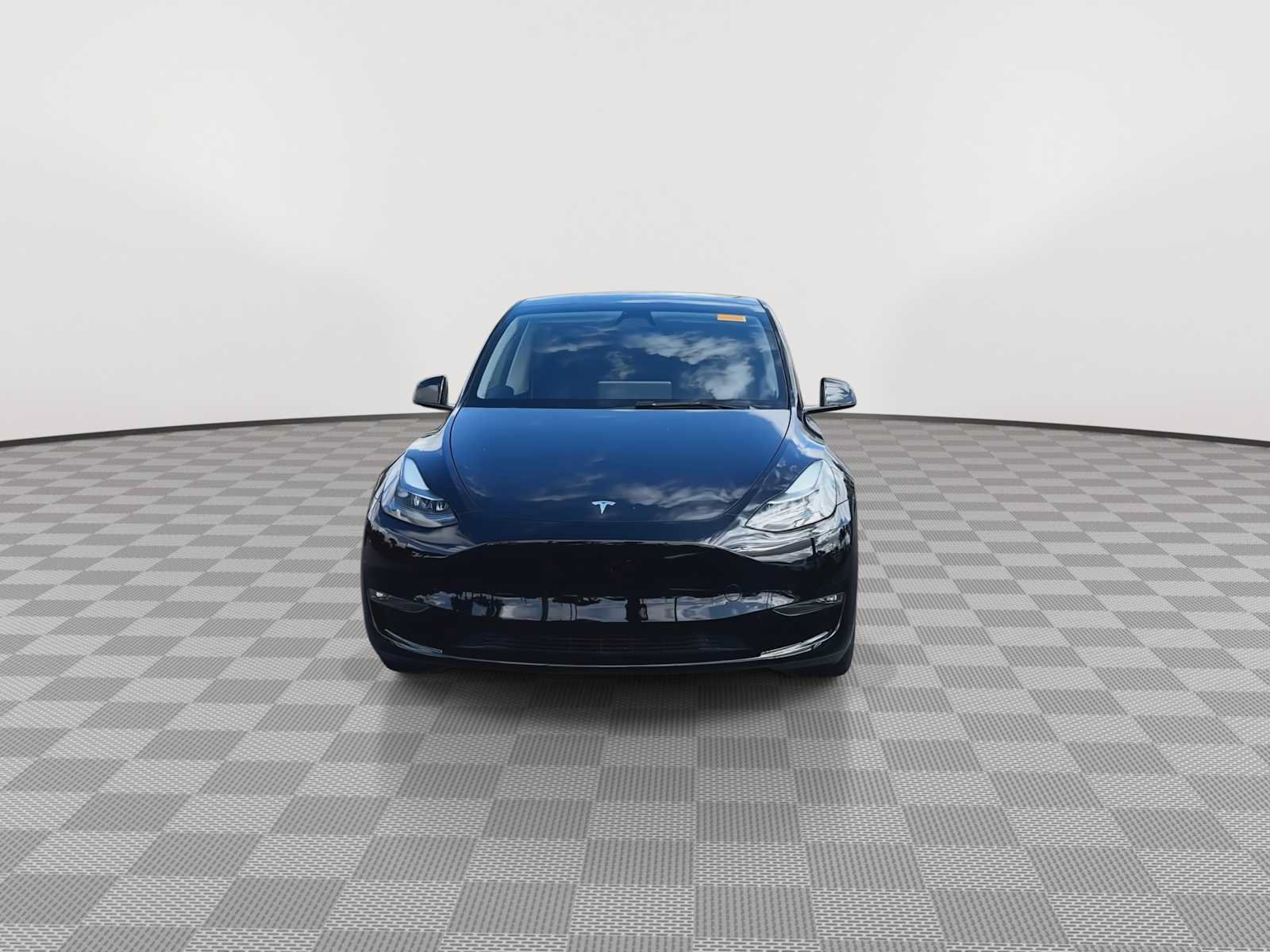 Used 2025 Tesla Model Y Long Range AWD/4WD image 3