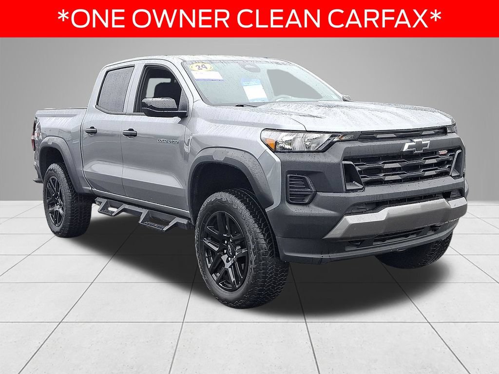 Used 2024 Chevrolet Colorado Trail Boss w/ Advanced Trailering Package AWD/4WD image 3