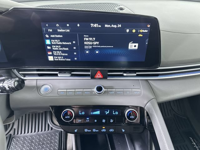 Used 2025 Hyundai Elantra SEL FWD image 13