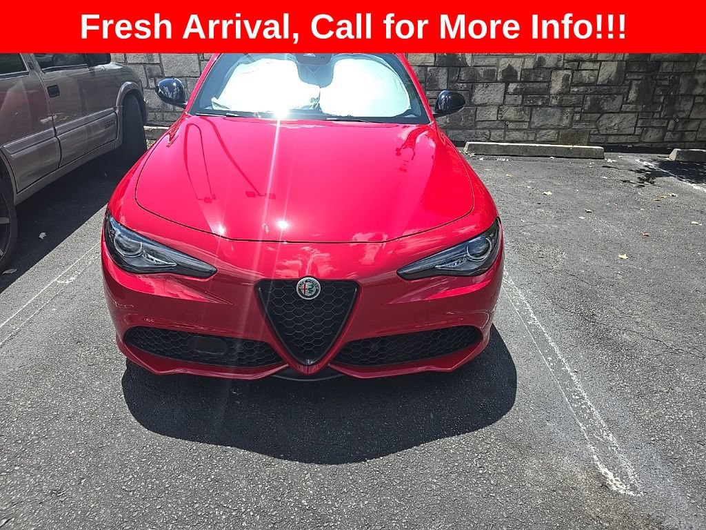 Used 2022 Alfa Romeo Giulia Veloce AWD/4WD image 2