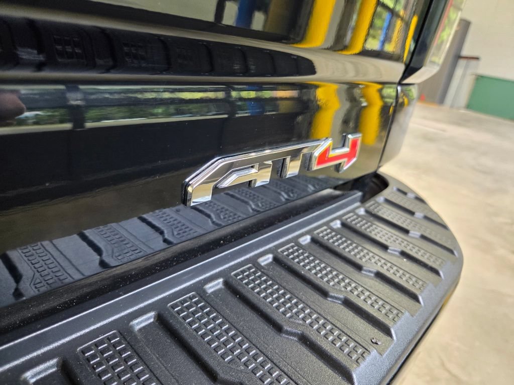 Used 2024 GMC Sierra 2500 AT4 w/ Technology Package AWD/4WD image 31