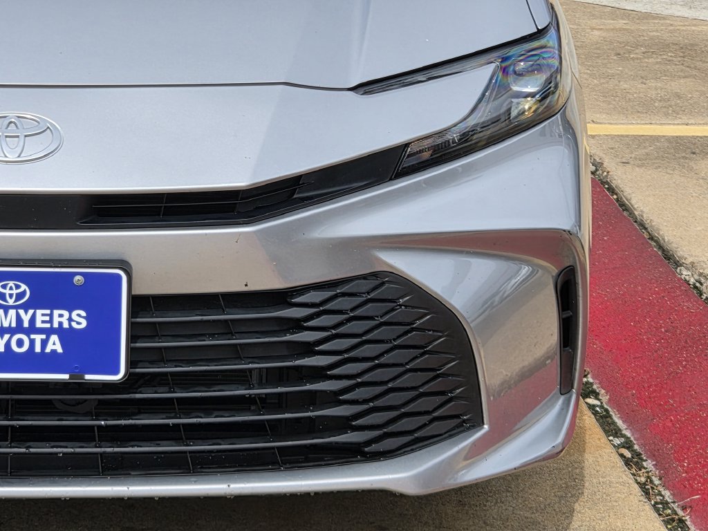 Used 2025 Toyota Camry LE FWD image 4