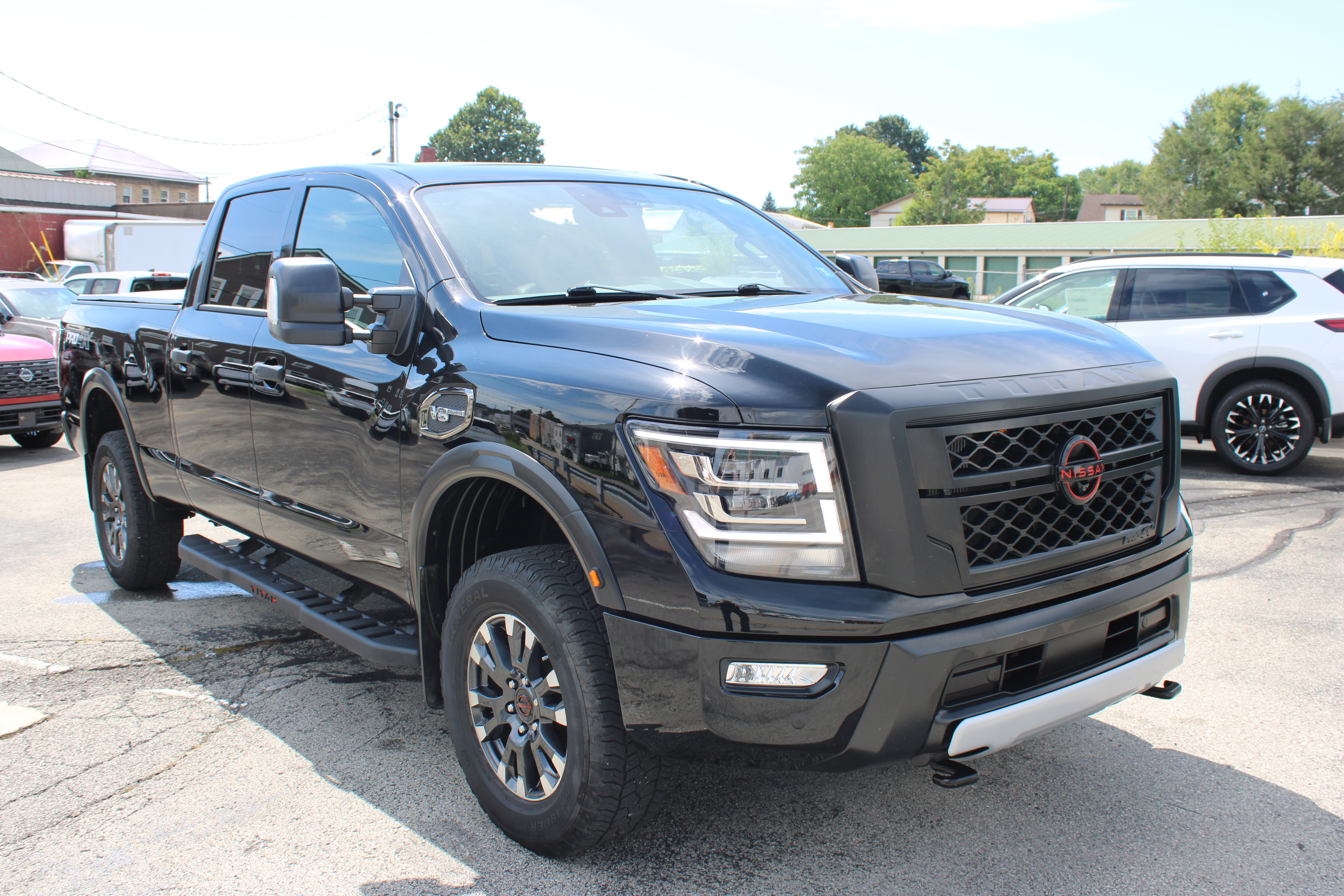 Certified 2024 Nissan Titan PRO-4X w/ Pro-4x Convenience Package AWD/4WD image 9
