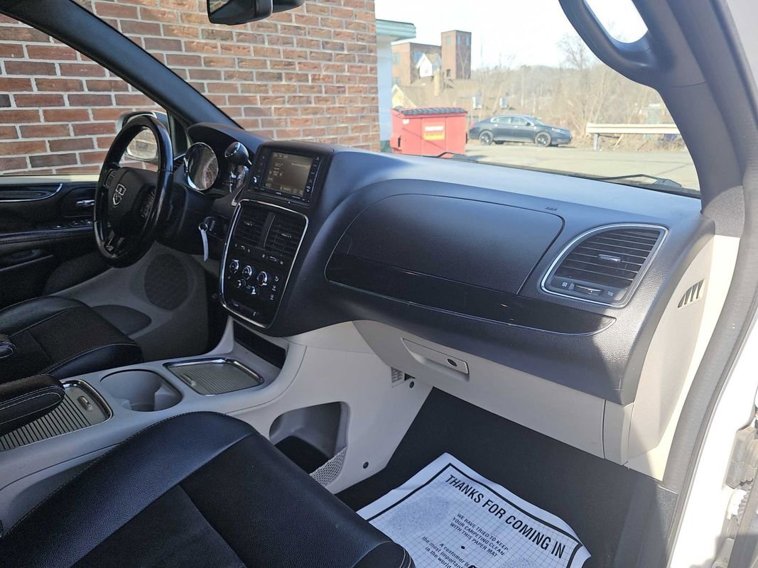 Used 2019 Dodge Grand Caravan SXT image 7