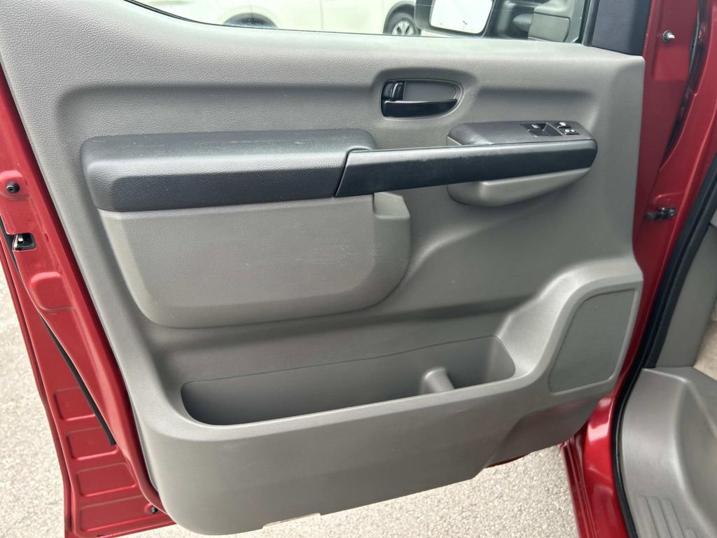 Used 2018 Nissan NV 3500 SL image 23