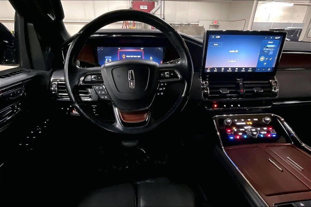 Used 2023 Lincoln Navigator Reserve AWD/4WD image 5