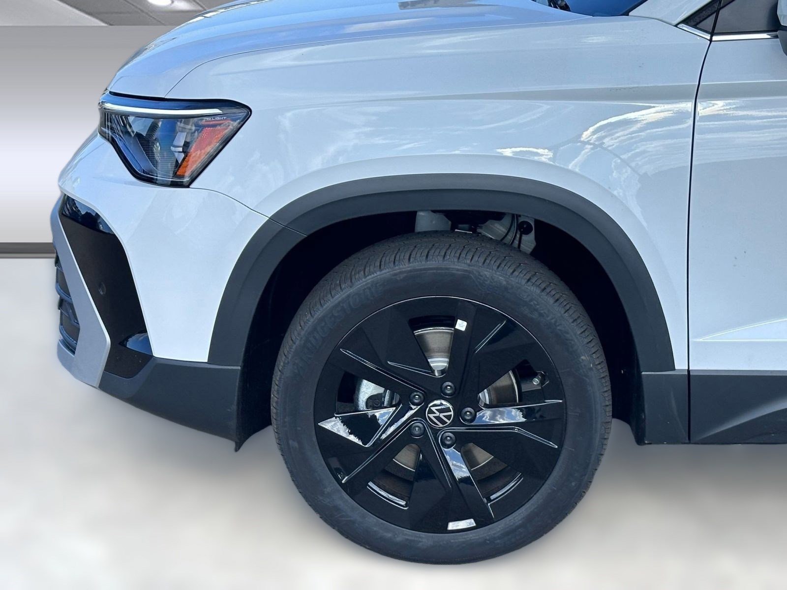 New 2026 Volkswagen Taos SE image 10