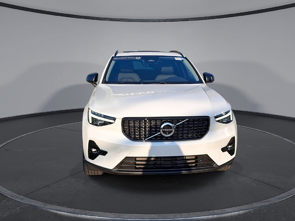 Certified 2026 Volvo XC40 B5 Plus AWD/4WD image 4